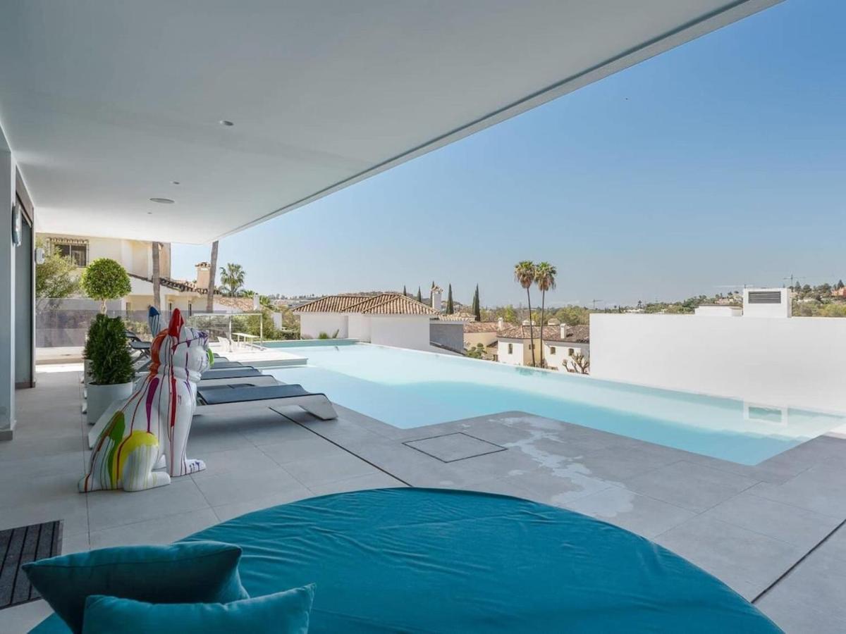 Luxury With Breathtaking Views In By Lodgerstrip *