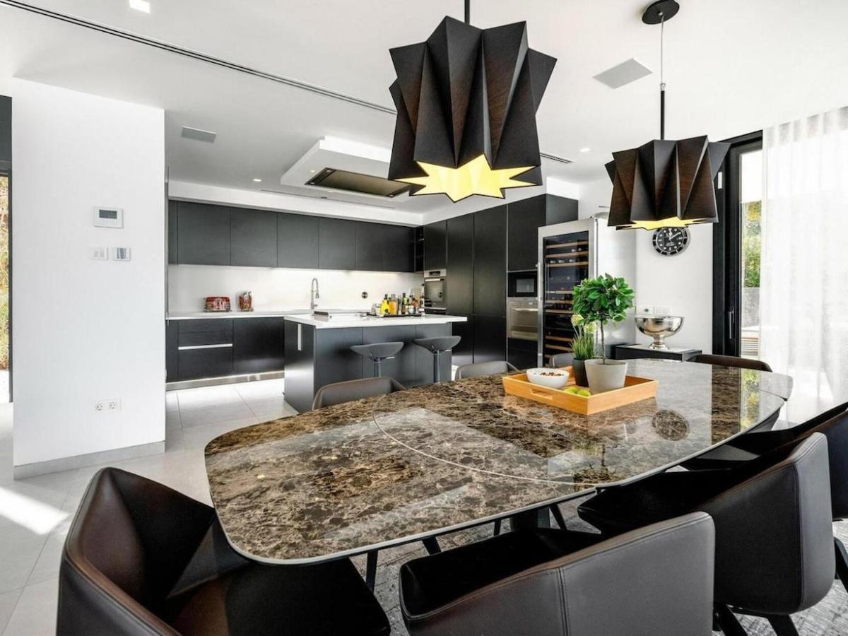 Luxury With Breathtaking Views In By Lodgerstrip Villa