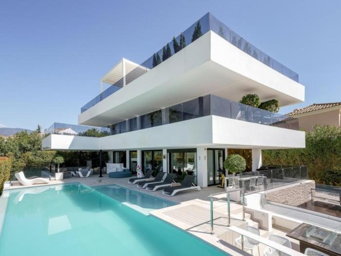 Luxury With Breathtaking Views In By Lodgerstrip Marbella