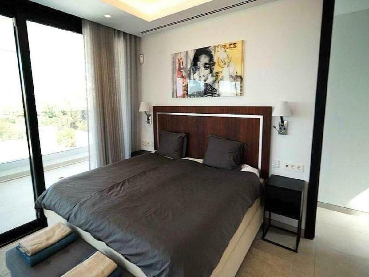 Villa Luxury With Breathtaking Views In By Lodgerstrip *
